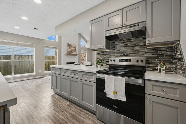 Building Photo - 17318 Broken Back Dr