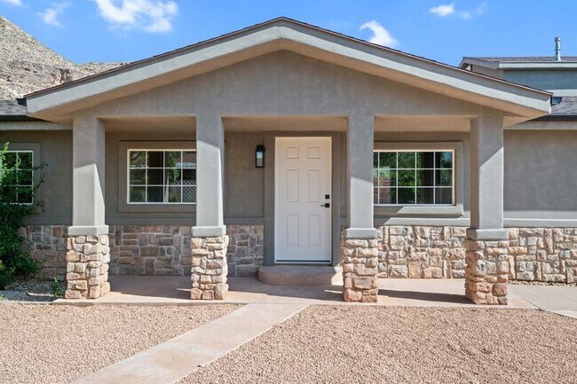 Building Photo - 146 E 400 N