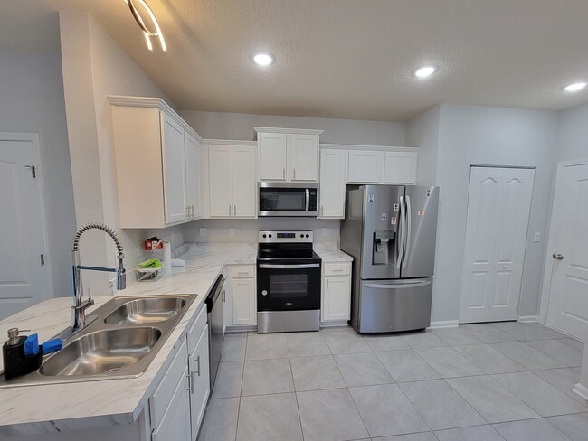 Building Photo - 7635 Legacy Trl