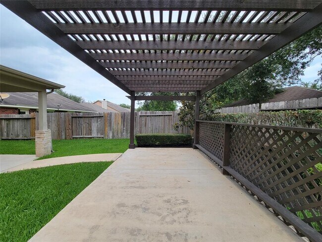 Building Photo - 21123 Amber Crossing Dr