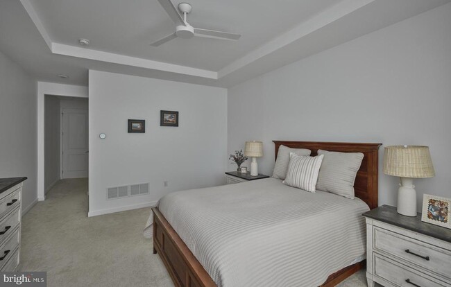 Building Photo - 14 Dogleg Ln