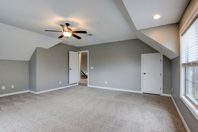 Building Photo - Executive Home on Cul de sac off exit 8.  Hurry.