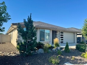 Building Photo - 3-Bed, 2 Bath Stunner in Kestrel Point