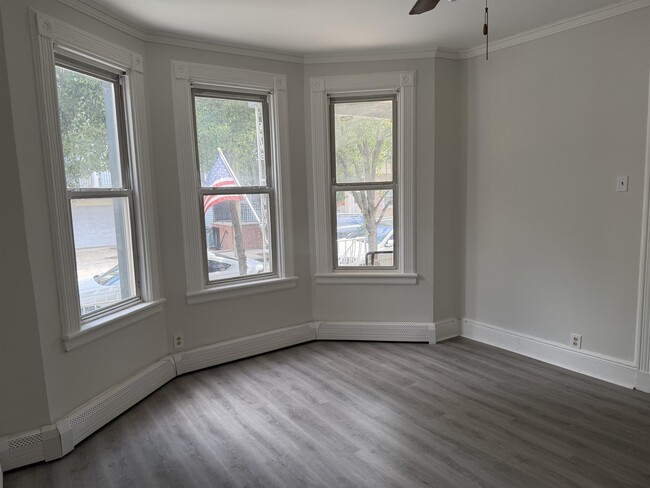 Building Photo - 711A 27th St
