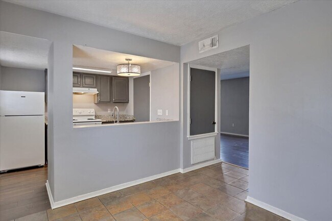 Building Photo - 1001/1003 Euclid Ave