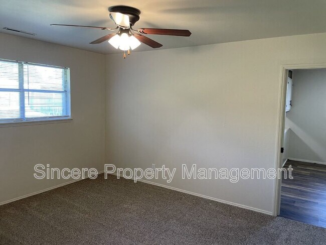 Building Photo - 2013 N College Ave