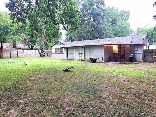 Building Photo - 1351 Janis Dr