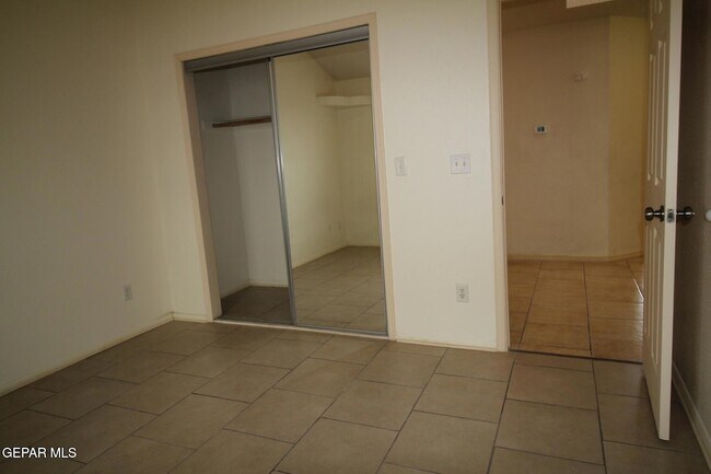 Building Photo - 456 Passmore Rd