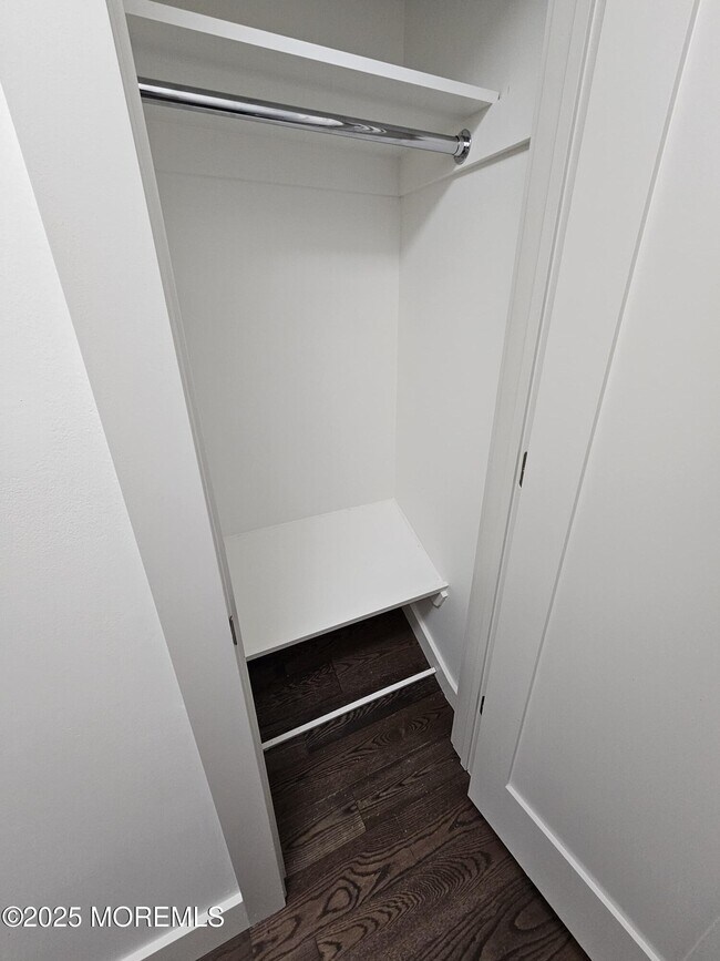 Building Photo - 741 Lakehurst Ave