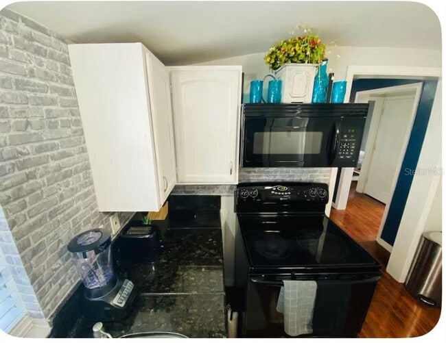 Building Photo - 2521 Lorraine St