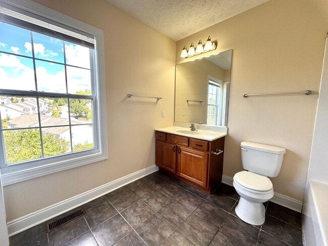 Building Photo - Oak Tree Townhome