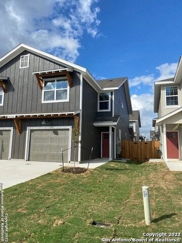 Building Photo - 10329 Lynwood Vlg
