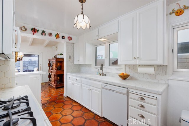 Building Photo - 52 Balboa Coves