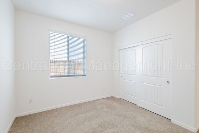 Building Photo - 4 Bedroom/3 Bath Home with Solar in Commun...
