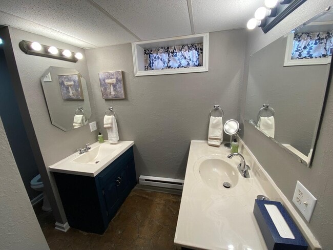 Building Photo - 1601 Hinkson Ave