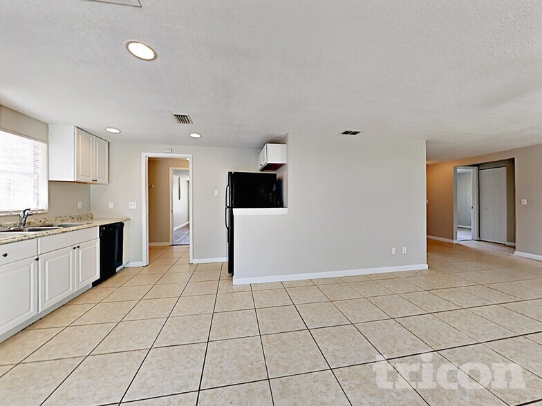 Building Photo - 6807 White Cliffs Way