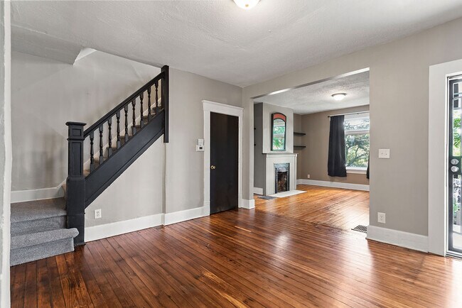 Building Photo - 1287 Mooberry St