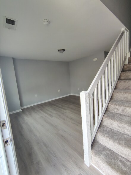 Building Photo - 73 Ferguson Dr