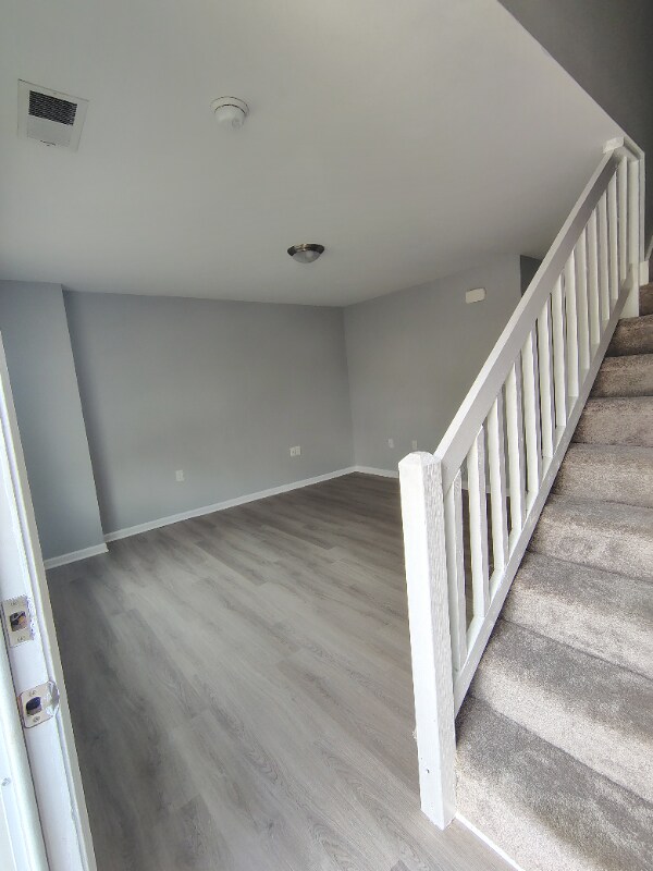 Building Photo - 65 Duiguid Dr