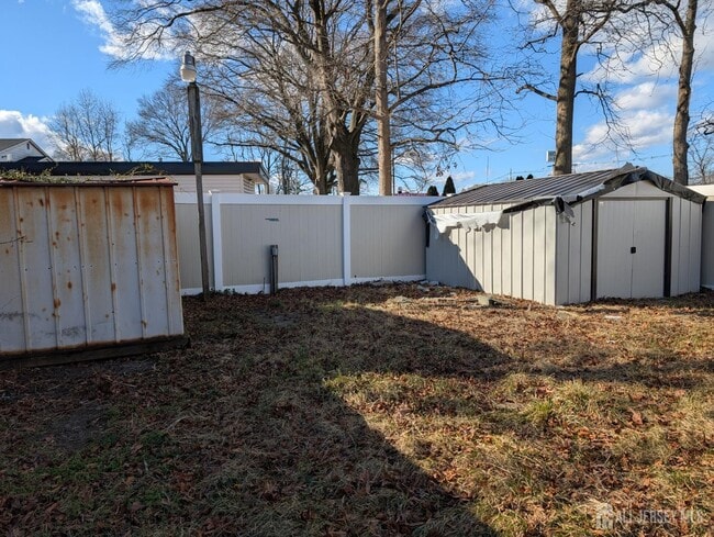 Building Photo - 11 S Holly Ave