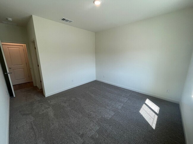 Building Photo - Brand New DR Horton Home!