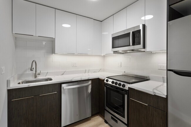 Building Photo - 6026 N Winthrop Ave