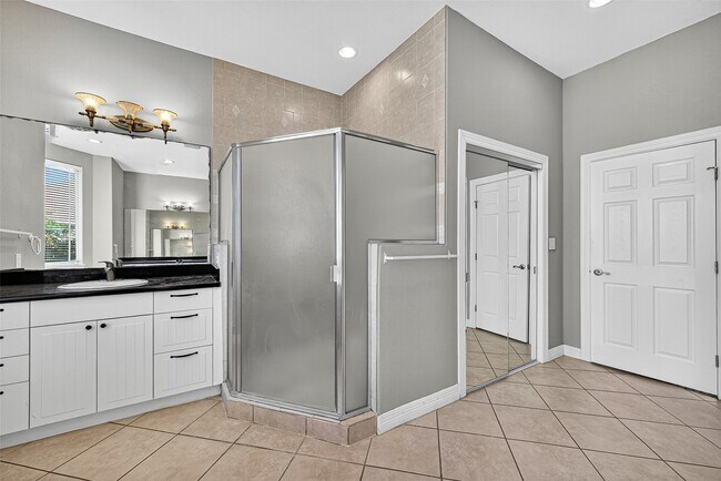 Building Photo - 13819 Lakeview Meadow Dr