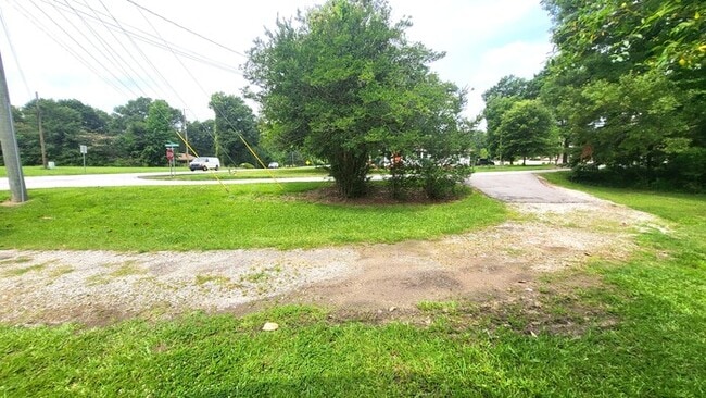 Building Photo - Remodeled Two Bedroom House in Lancaster S...