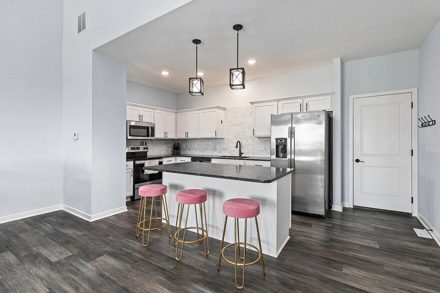 Building Photo - 481 10th St