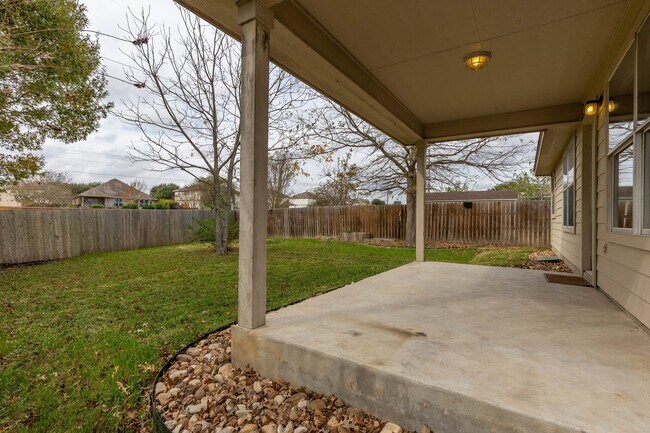 Building Photo - 2476 Medina Dr