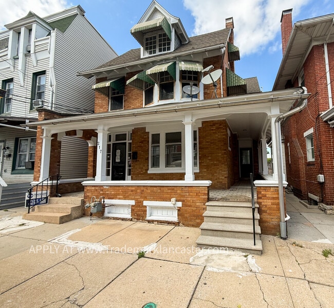 Primary Photo - 217 W High St