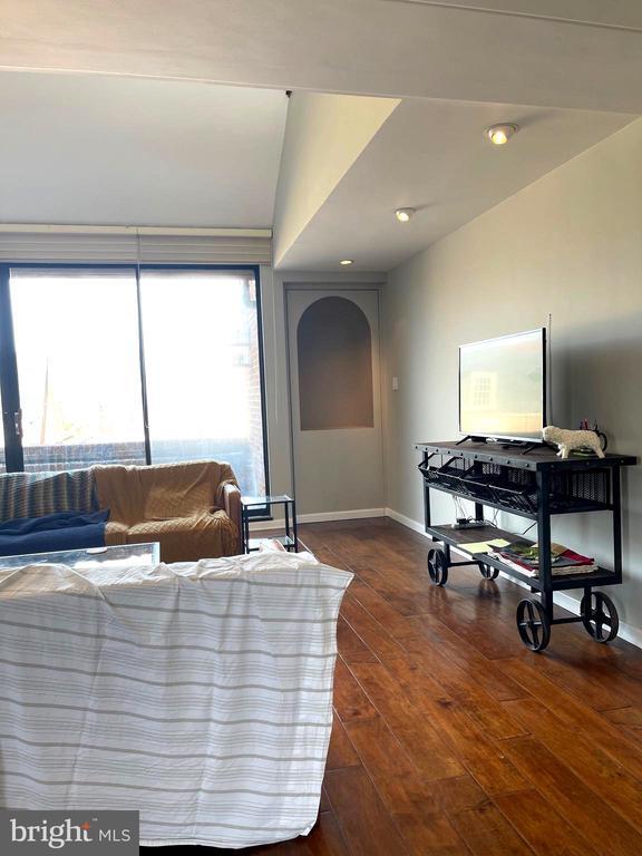 Building Photo - 28 Main St