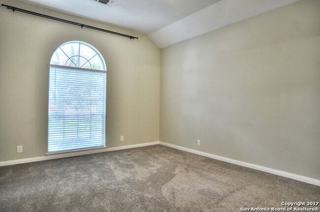 Building Photo - 4 Bedroom/2 Bath Auburn Oaks Subdivision