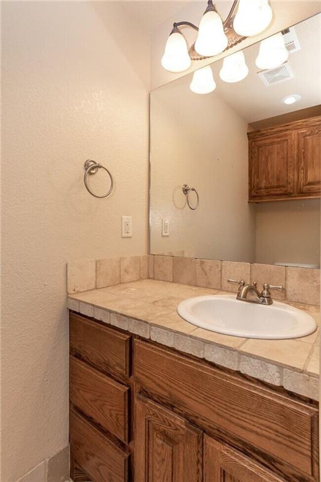 Building Photo - 3 Bedroom Bentonville home for Lease