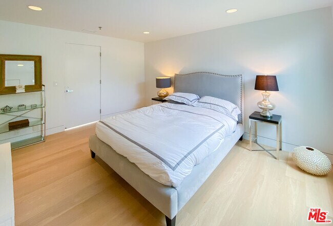 Building Photo - 27102 Malibu Cove Colony Dr