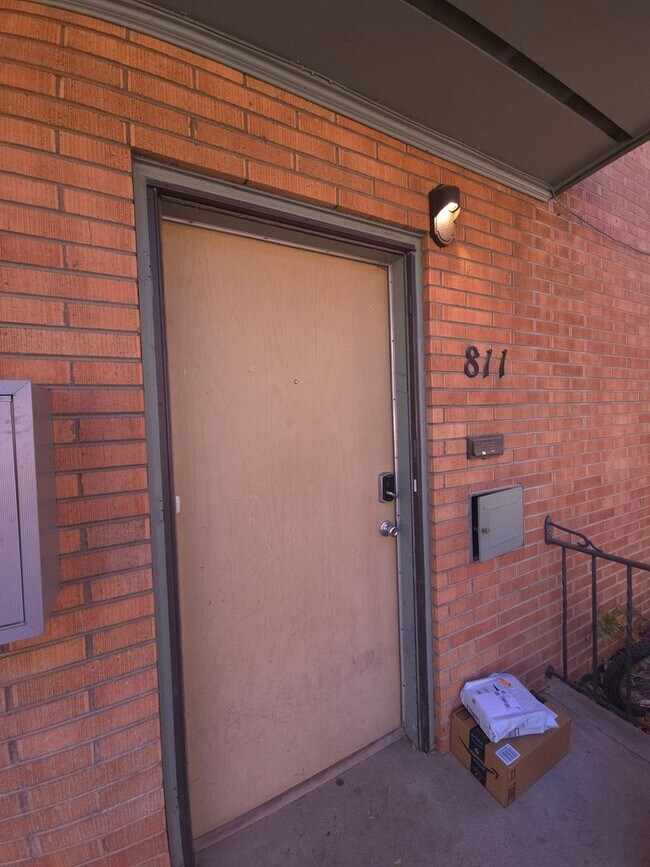 Building Photo - 807-821 19th