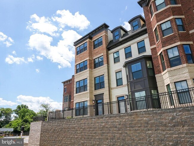 Building Photo - 119 Market Square NW