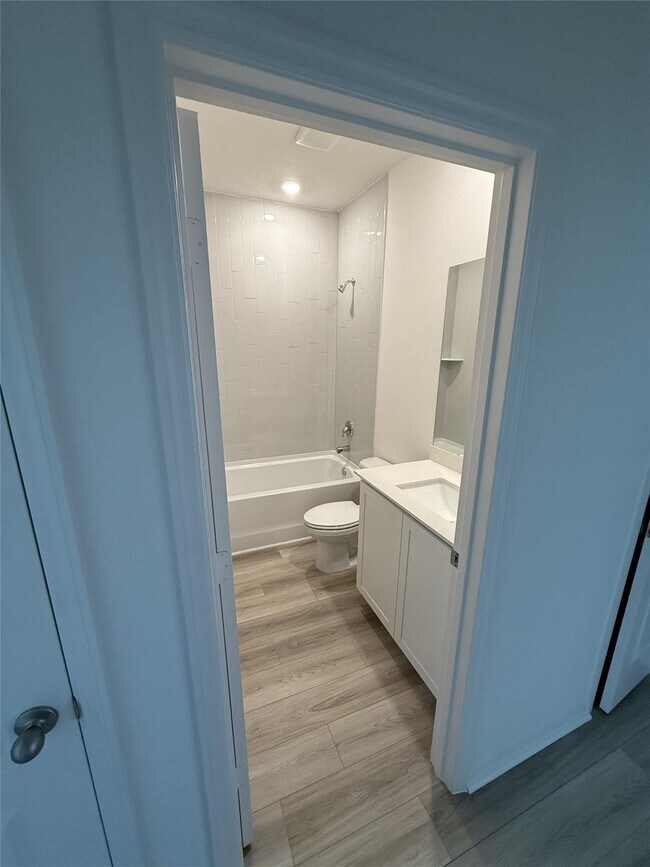 Building Photo - 8715 98th Ct