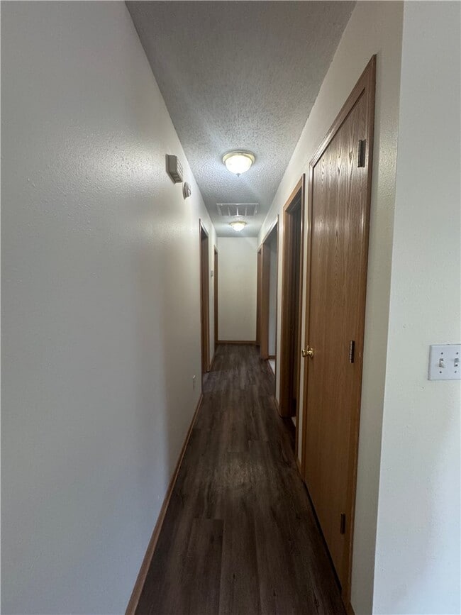 Building Photo - 1502 Cresent Dr