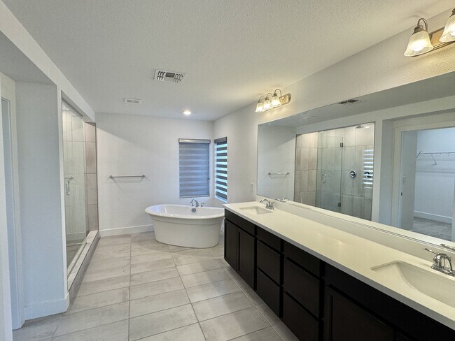 Building Photo - 8732 S Black Cordon Rd