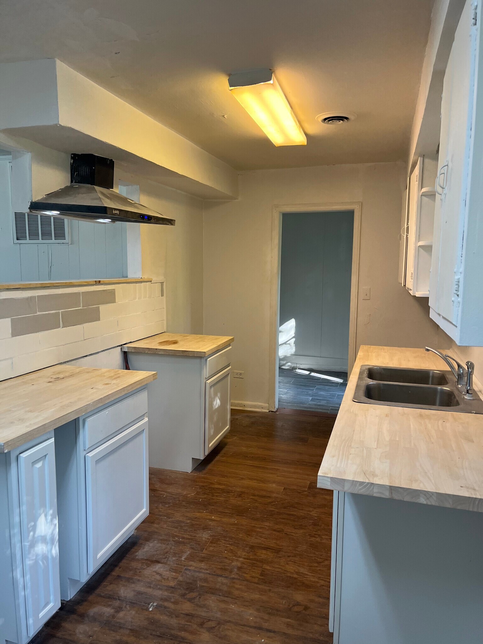 Building Photo - 3917 Bloomfield Dr