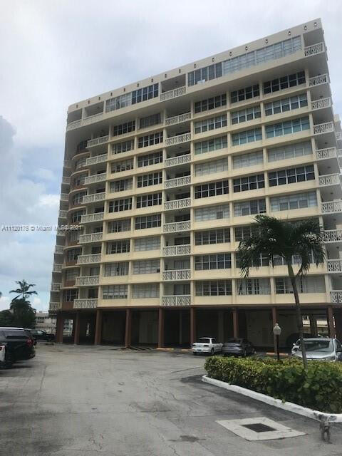 Building Photo - 1817 S Ocean Dr