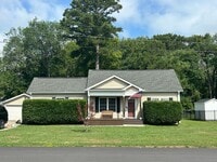 Building Photo - 4 BD/2 BA in Pine Meadows - 1/2 acre fence...