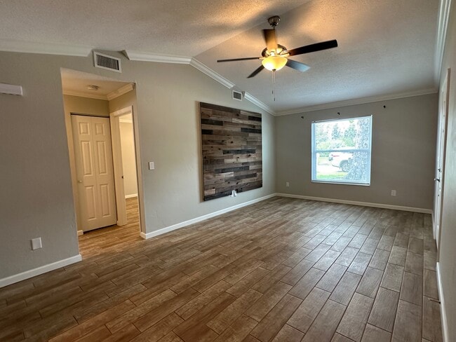 Building Photo - 2821 Nordman Ave