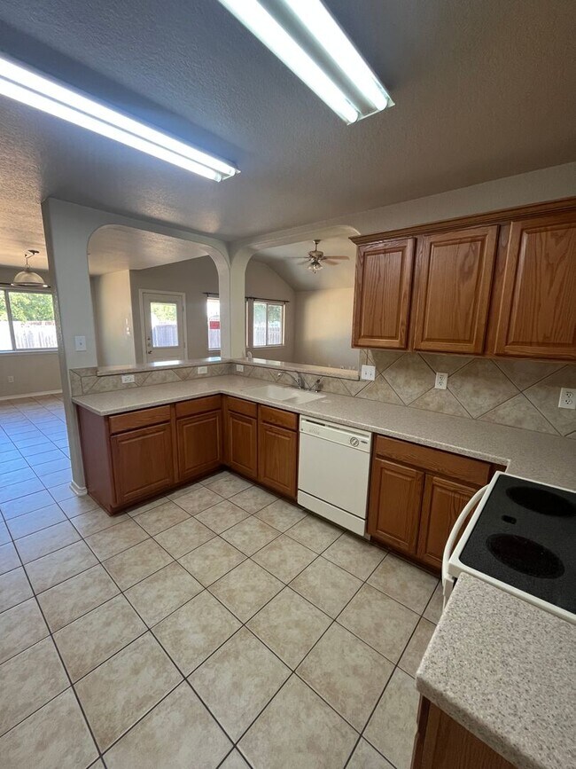 Building Photo - 1607 Schottische Ln
