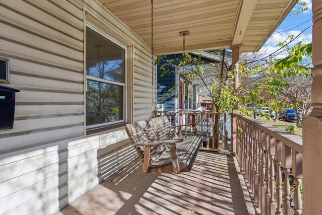 Building Photo - 710 W 31st St