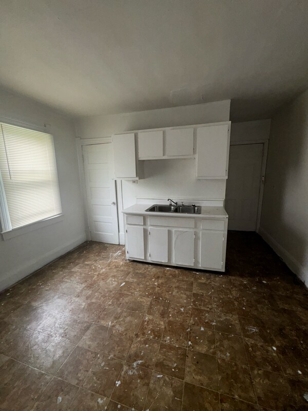 Building Photo - 645 Woodland Ave