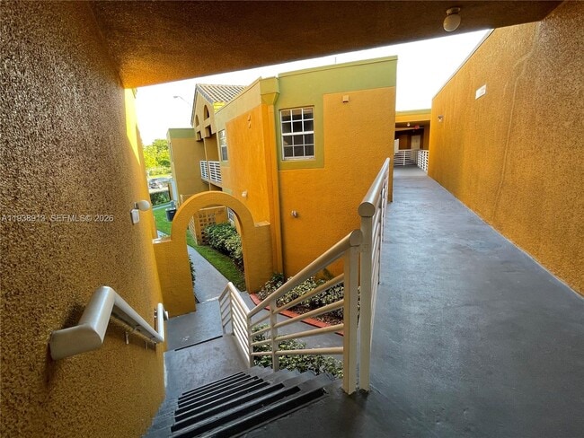 Building Photo - 9711 Fontainebleau Blvd