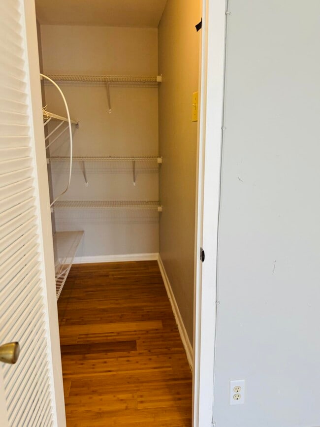 Building Photo - 151 Brighton Dr