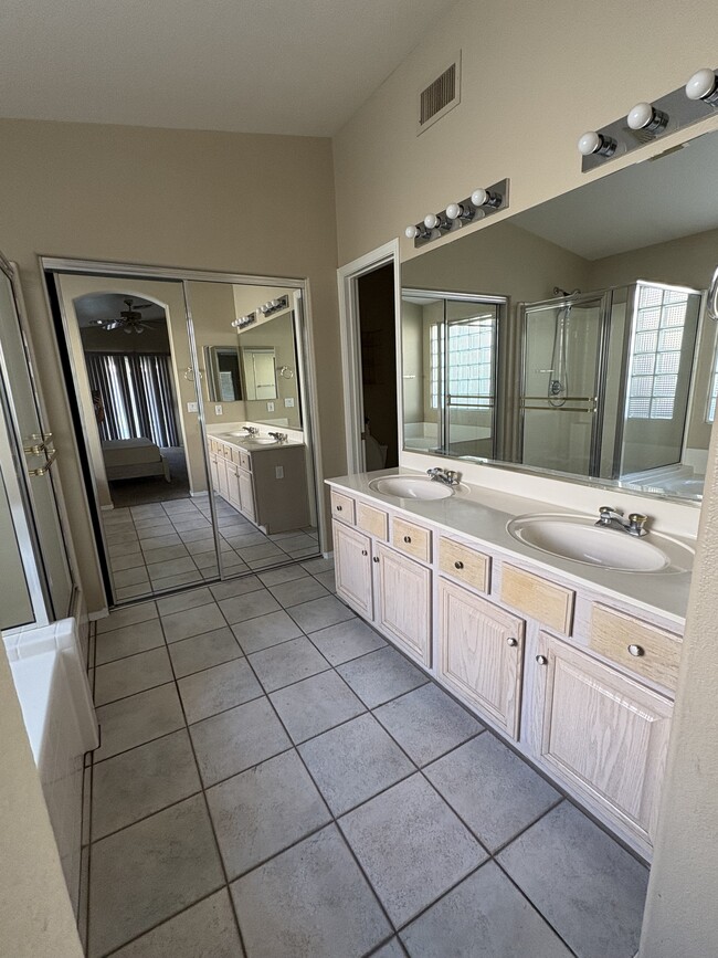 Building Photo - 8456 W Cherry Hills Dr